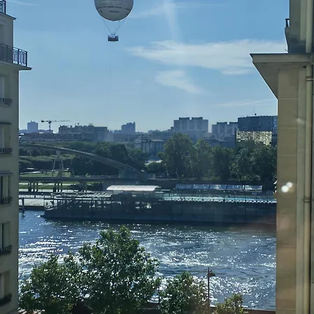 View Sur La Seine Apartment *