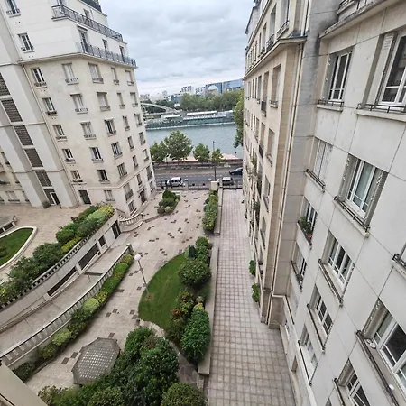 View Sur La Seine Apartment Paris